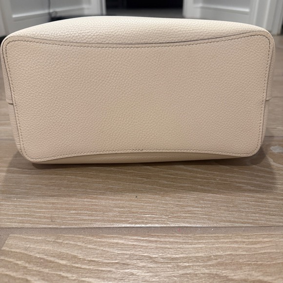 Coach Town Bucket Bag Cream Polished Pebble Leather Gold Hardware NWOT - Picture 3 of 9